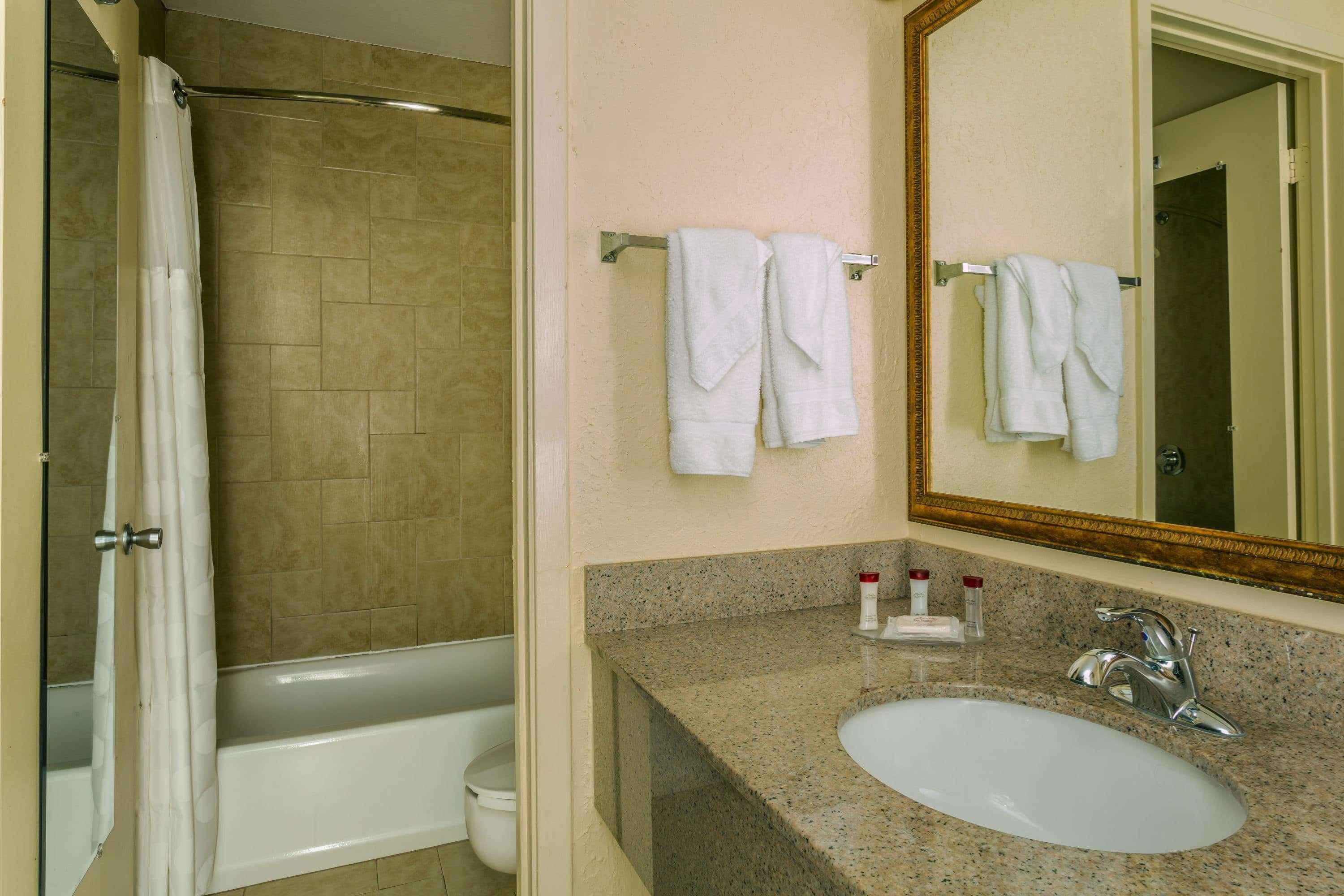 Ramada By Wyndham Houma Hotel Ngoại thất bức ảnh