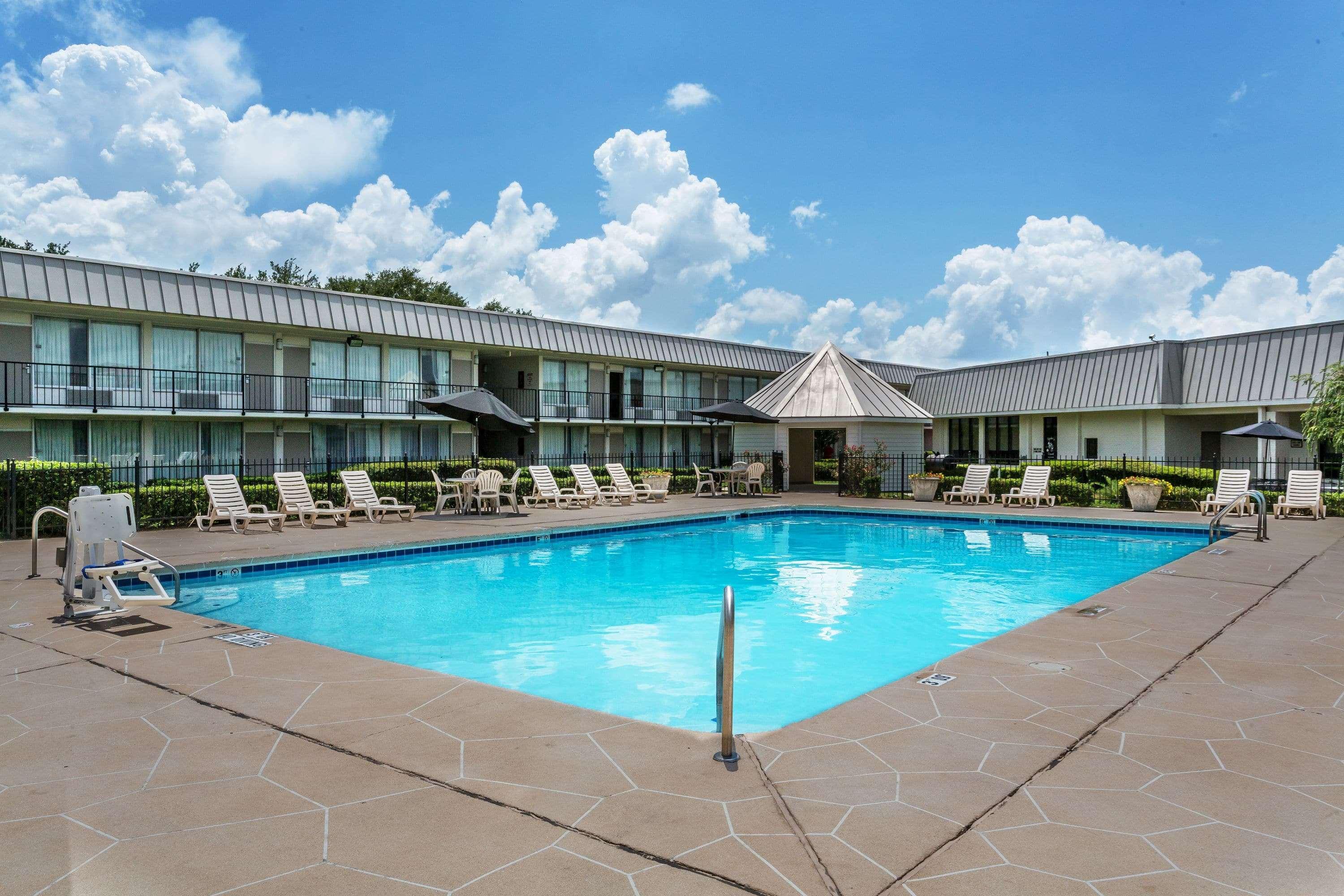 Ramada By Wyndham Houma Hotel Ngoại thất bức ảnh