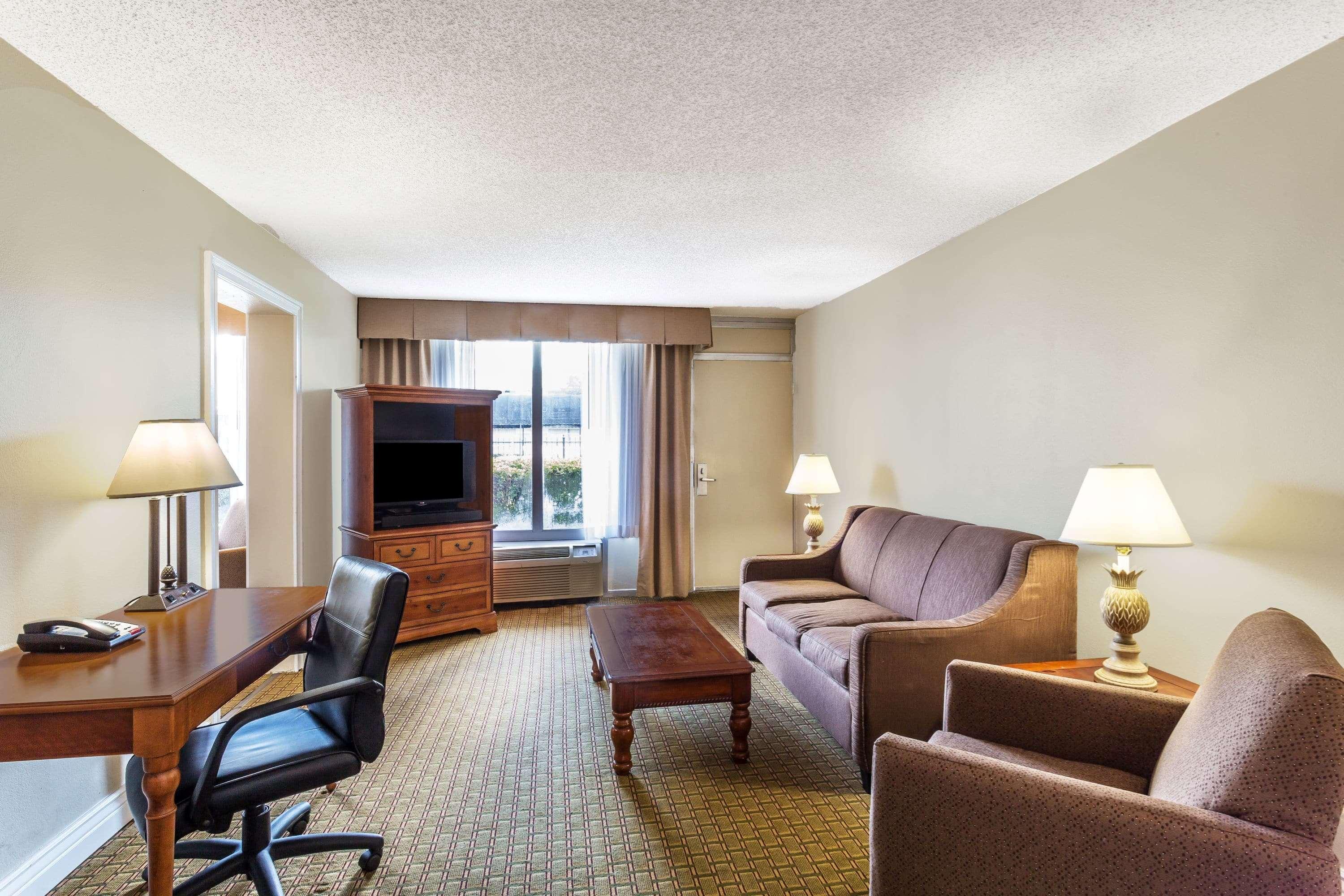 Ramada By Wyndham Houma Hotel Ngoại thất bức ảnh